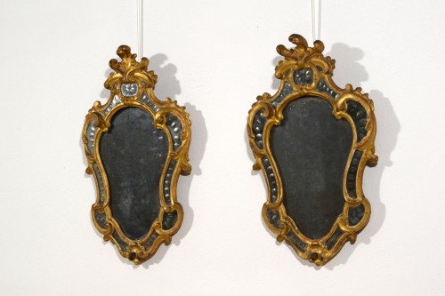 Paire de petits miroirs piémontais en bois doré, Italie, XVIIIe siècle - Miroirs, Trumeaux Style Louis XV