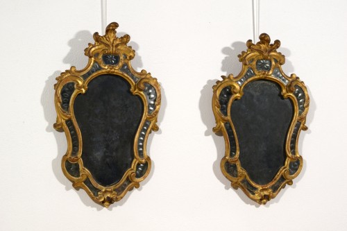 Miroirs, Trumeaux  - Paire de petits miroirs piémontais en bois doré, Italie, XVIIIe siècle