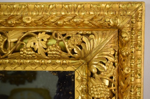 19th century - 19th Century, finely carved and gilded wood venetian mirror 