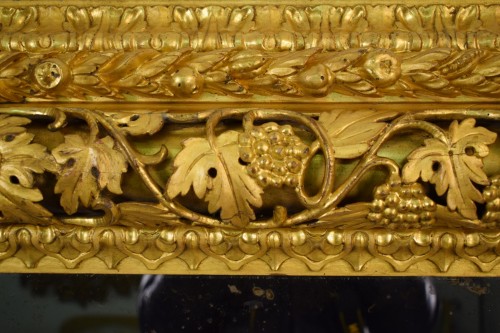 Grand miroir vénitien du 19e siècle en bois finement sculpté et doré - 