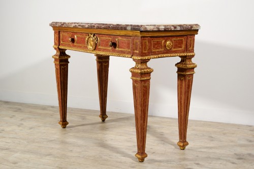 Furniture  - 18th Century, Italian gilded and red Lacquered Wood with marble top