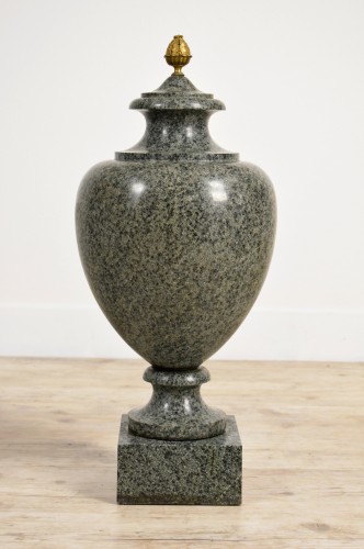 Antiquités - Paire de vases en granit vert