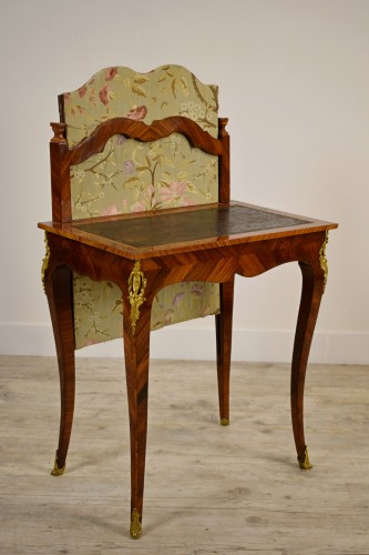 Table à écrire à écran en bois et bronzes dorés, France XVIIIe siècle - Mobilier Style Louis XV