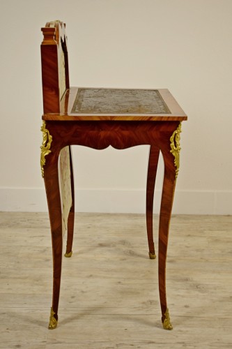 Antiquités - Table à écrire à écran en bois et bronzes dorés, France XVIIIe siècle