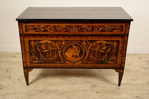 XVIIIe siècle - Commode néoclassique marquetée, plateau en marbre, Italie, fin XVIIIe siècle