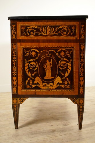 Commode néoclassique marquetée, plateau en marbre, Italie, fin XVIIIe siècle - Louis XVI