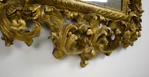 Miroirs, Trumeaux  - Miroir en bois sculpté et doré, Venise XVIIIe siècle
