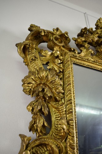 XVIIIe siècle - Miroir en bois sculpté et doré, Venise XVIIIe siècle