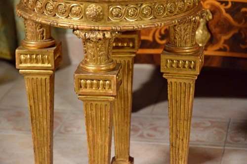 Louis XVI - Paire de tabourets néoclassiques en bois sculpté et doré, Italie, XVIIIe siècle