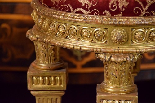 Antiquités - 18th Century, Pair of Italian Neoclassical Carved Giltwood Stools 