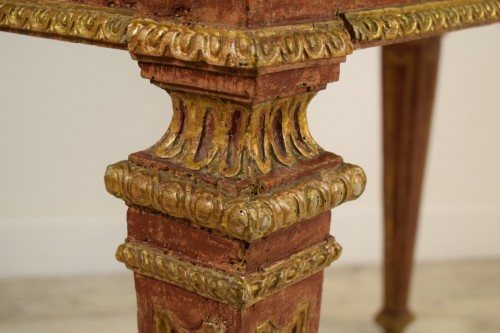 Console en bois sculpté, doré et laqué, plateau en marbre, Italie, XVIIIe siècle - Mobilier Style Louis XVI