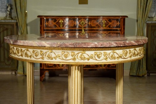 Louis XVI - 18th century, Italian Neoclassical Round Lacquered Wood Center Table 