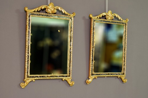 18th century - 18th Century, Pair Of Italian Neoclassical Carved And Gilded Wood Mirrors