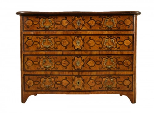 Commode italienne en bois d’olivier et marquetée, XVIIIe siècle