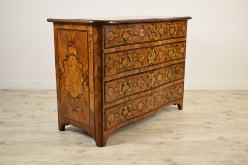 Commode italienne en bois d’olivier et marquetée, XVIIIe siècle - Mobilier Style Louis XV