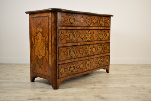 Furniture  - Italian olive wood paved and inlaid cest of drawers, 18th century