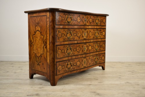 Mobilier Commode - Commode italienne en bois d’olivier et marquetée, XVIIIe siècle