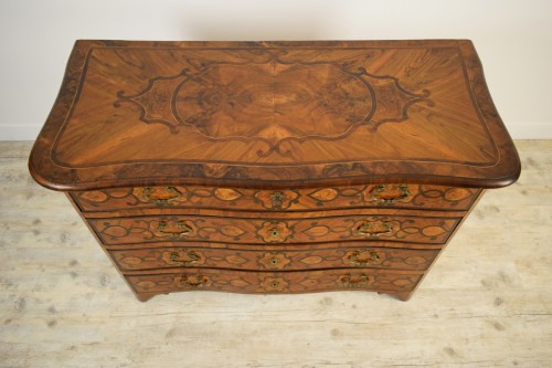 Italian olive wood paved and inlaid cest of drawers, 18th century - 