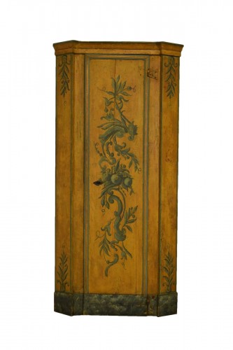 18th Century, Italian Laquered Wood Corner Cabine