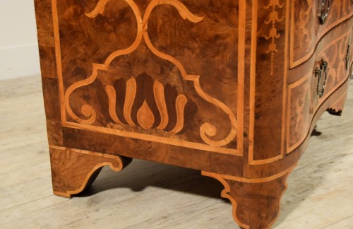 Antiquités - Commode avec rabat en bois pavé et marqueté, Italie, début XVIIIe siècle