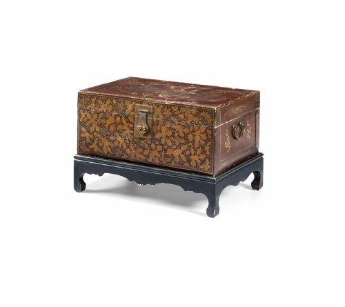 20th century, China lacquered and golden wood Trunk - 