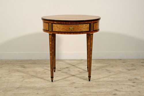 18th century, Italian Oval inlaid coffee table by Giuseppe Viglione - Furniture Style Louis XVI