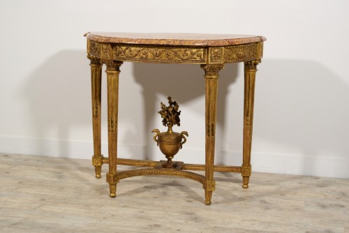 Mobilier Table & Guéridon - Console en bois sculpté et doré, France époque Louis XVI