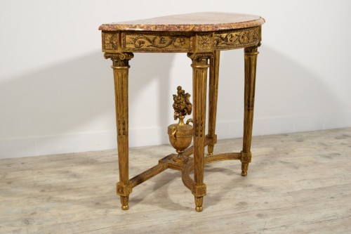 XVIIIe siècle - Console en bois sculpté et doré, France époque Louis XVI
