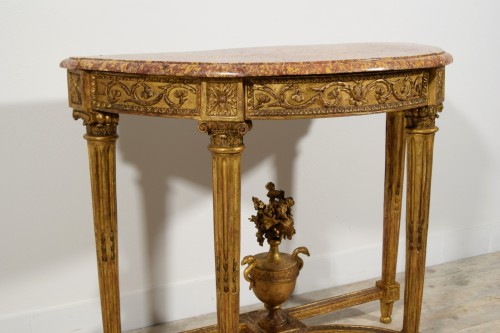 Louis XVI - Console en bois sculpté et doré, France époque Louis XVI