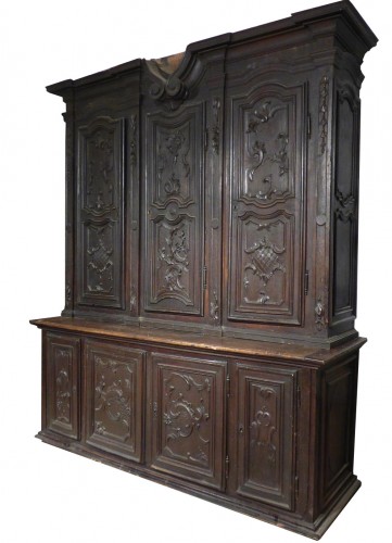 17th Century, Italian Carved Wood Sacristy Cabinet - Furniture Style Louis XV