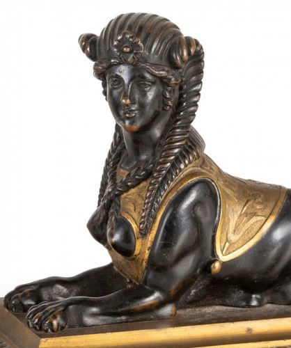 Objet de décoration  - Paire de sphinx en bronze doré et patiné, France époque Empire
