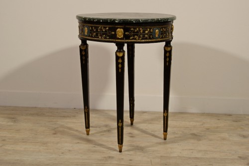 Table de salon en bois sculpté et laqué, néoclassique italien du XVIIIe siècle - Mobilier Style Louis XVI