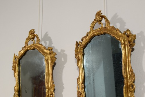 18th Century, Pair of Venetian Louis XV carved and gilt wood mirrors - 