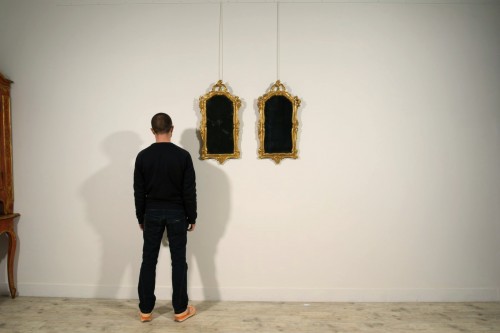 18th century - 18th Century, Pair of Venetian Louis XV carved and gilt wood mirrors