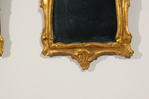 Antiquités - Couple de miroirs en bois sculpté et doré, Venise, XVIIIe siècle