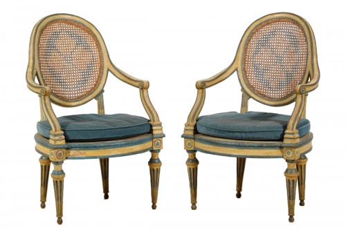 Paire de fauteuils néoclassiques en bois sculpté et laqué, Italie fin XVIIIe