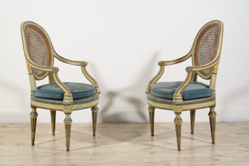 Antiquités - Paire de fauteuils néoclassiques en bois sculpté et laqué, Italie fin XVIIIe