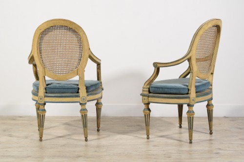 Antiquités - Paire de fauteuils néoclassiques en bois sculpté et laqué, Italie fin XVIIIe