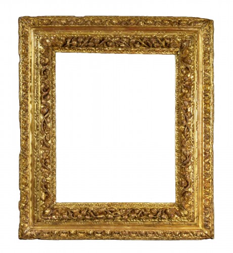 17th Century, Italian Baroque Carved Giltwood Frame 