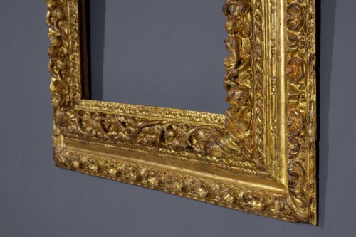 17th Century, Italian Baroque Carved Giltwood Frame  - 
