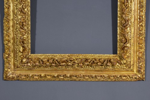 Antiquités - Cadre en bois sculpté et doré, Italie, XVIIe siècle