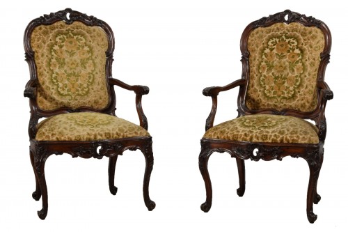 Paire de fauteuils en bois sculpté, Italie XVIIIe siècle