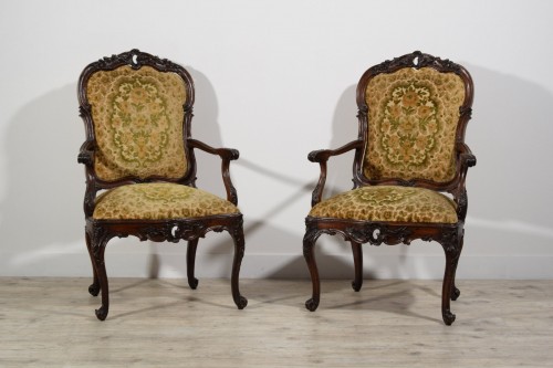 Paire de fauteuils en bois sculpté, Italie XVIIIe siècle - Sièges Style Louis XV