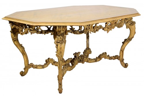 Table de centre en bois sculpté, laqué et doré, Italie 18e siècle