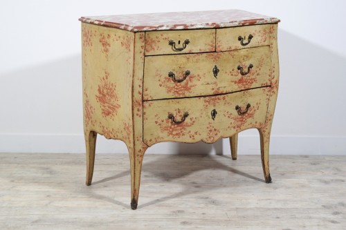 18th century, Italian Polychrome Lacquered Wood Chest of Drawers  - Furniture Style Louis XV