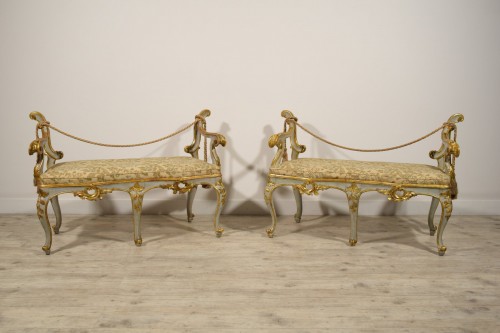 Paire de banquettes baroques en bois sculpté laqué et doré, Rome XVIIIe siècle - Sièges Style Louis XV