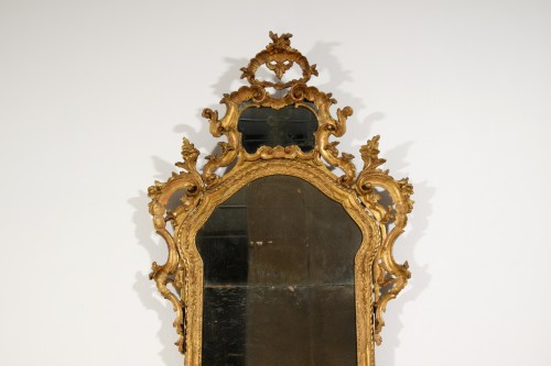 Miroirs, Trumeaux  - Miroir en bois sculpté et doré, Venise période baroque, milieu du XVIIIe siècle