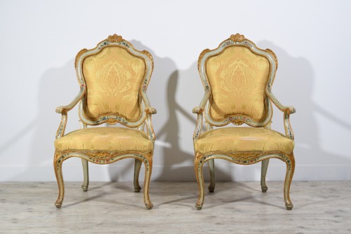 Paire de fauteuils vénitiens en bois laqué et doré, XVIIIe siècle - Sièges Style Louis XV