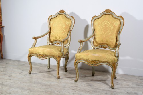 18th Century, Pair of Barocchetto Venetian Lacquered Giltwood Armchairs - 