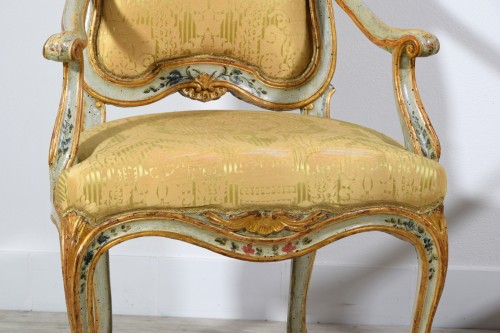 Antiquités - Paire de fauteuils vénitiens en bois laqué et doré, XVIIIe siècle